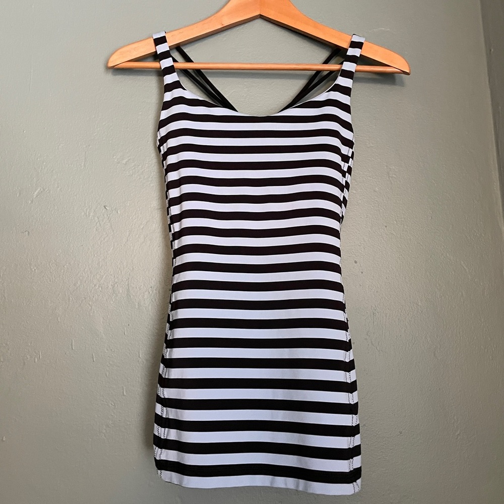 lululemon Tank Top with built in bra Size 8